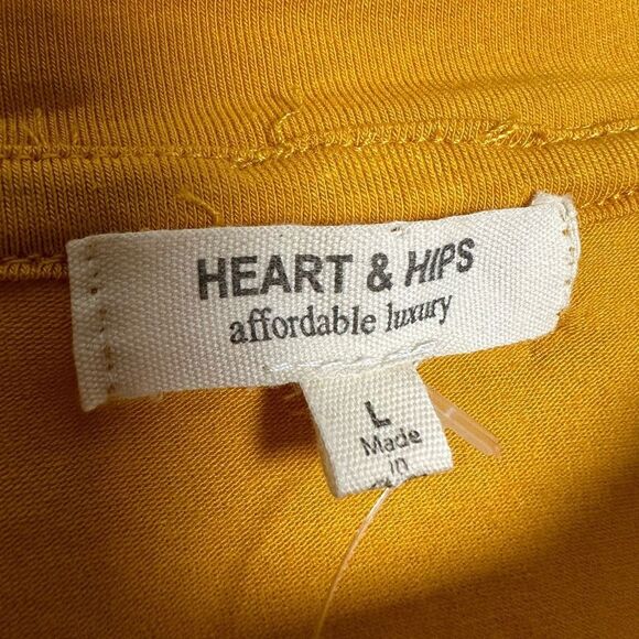 CLEARANCE! Gold Boutique Arrow Front Crop Top Size L NWT - Picture 5 of 6